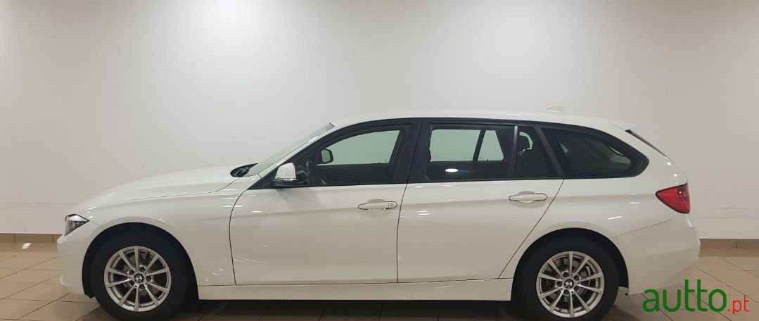 2013' BMW 318 photo #2