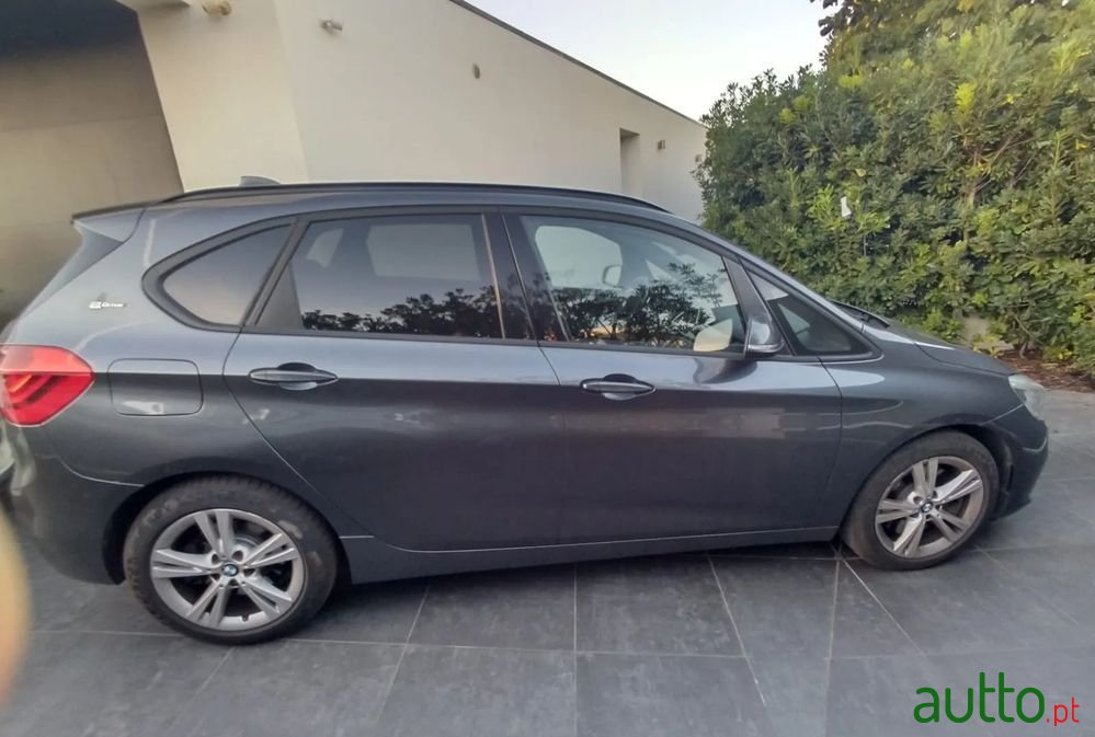 2016' BMW 225Xe Active Tourer photo #1