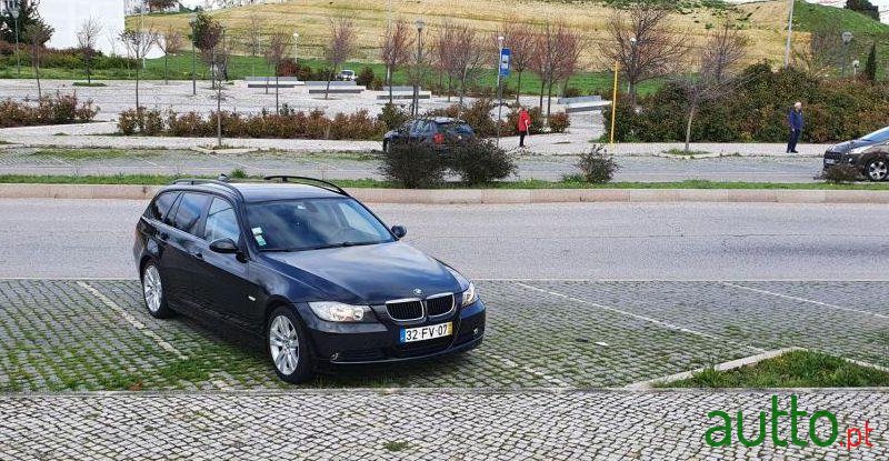 2008' BMW 320 320 D Touring photo #2