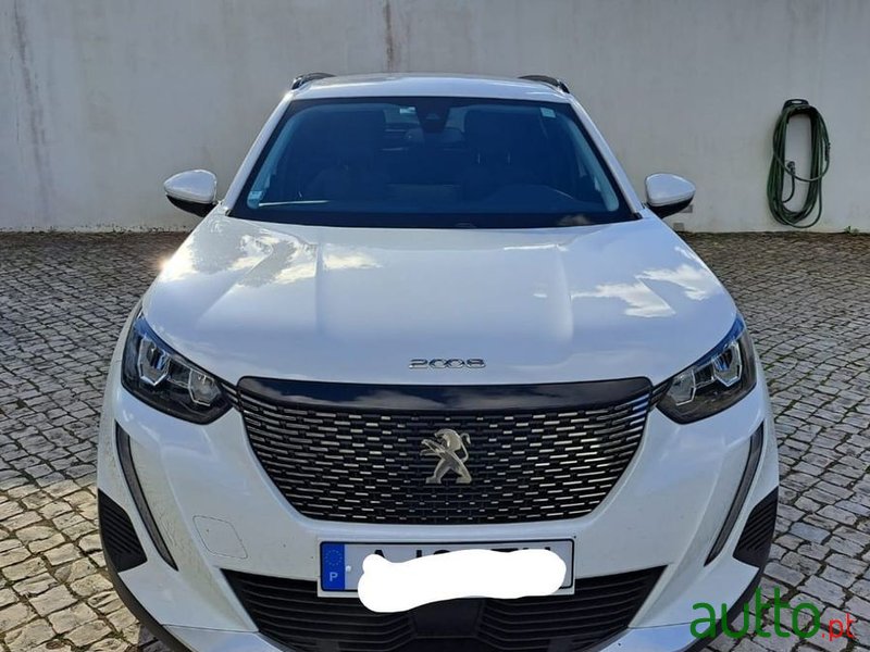 2021' Peugeot 2008 photo #1