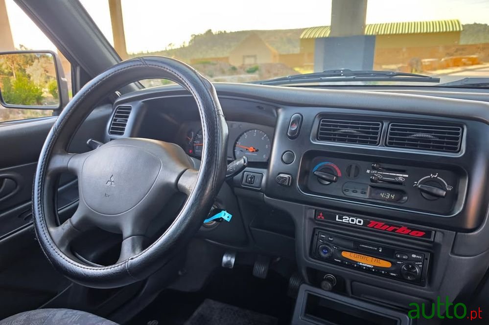 2001' Mitsubishi L200 2.5 Td Club 3L photo #5