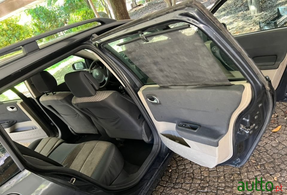 2005' Renault Megane Break photo #6