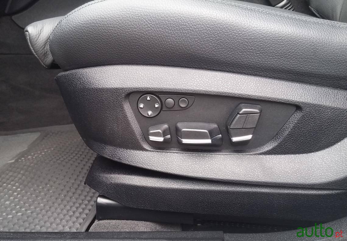 2010' BMW 530 Gran Turismo photo #6