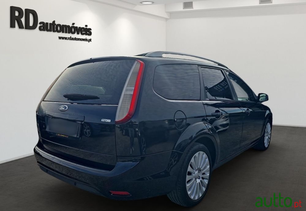 2010' Ford Focus Sw photo #3