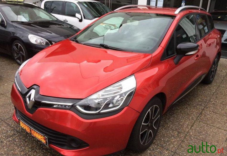 2013' Renault Clio Sport Tourer photo #1