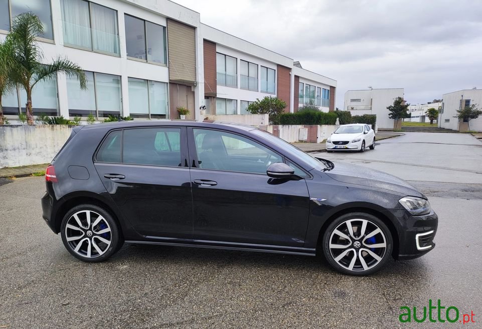 2015' Volkswagen Golf photo #4