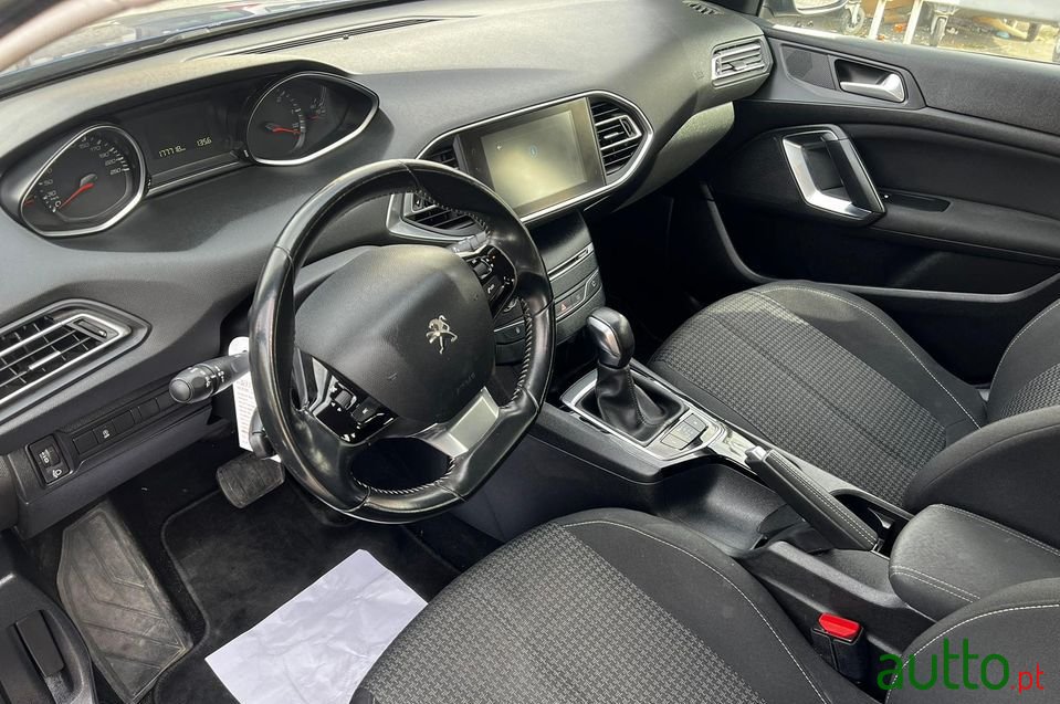 2018' Peugeot 308 Sw photo #3