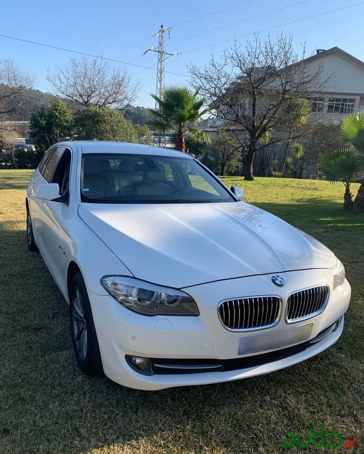 2011' BMW 520 D Touring photo #3