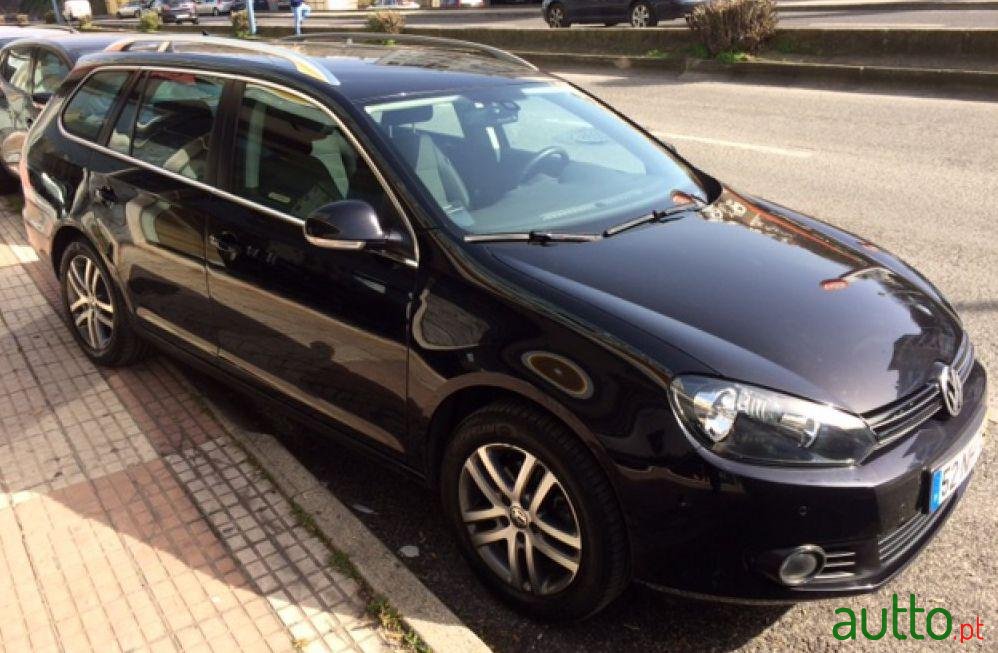2012' Volkswagen Golf Variant 1.6 TDi Confortline photo #2