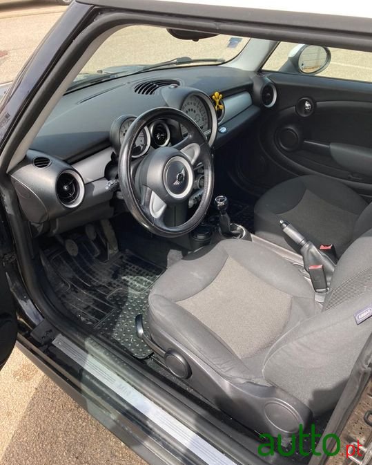 2010' MINI Cooper photo #3