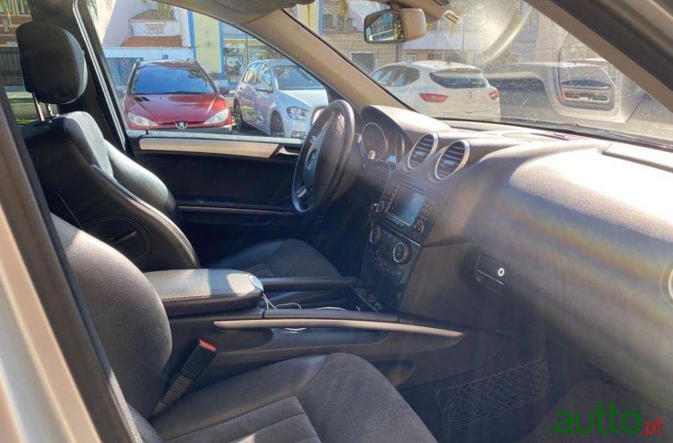 2007' Mercedes-Benz Ml-320 Cdi photo #2