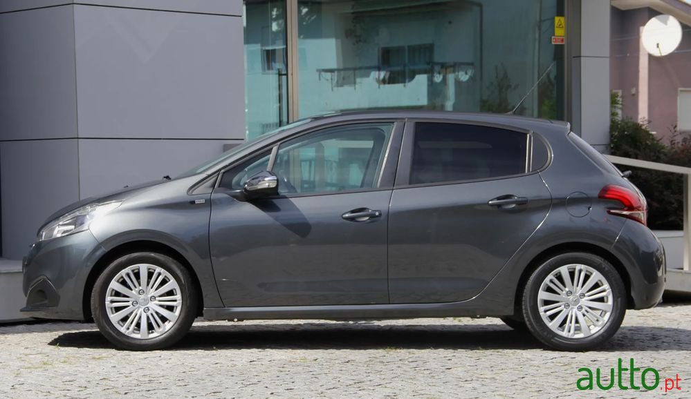 2017' Peugeot 208 1.2 Puretech Style photo #6