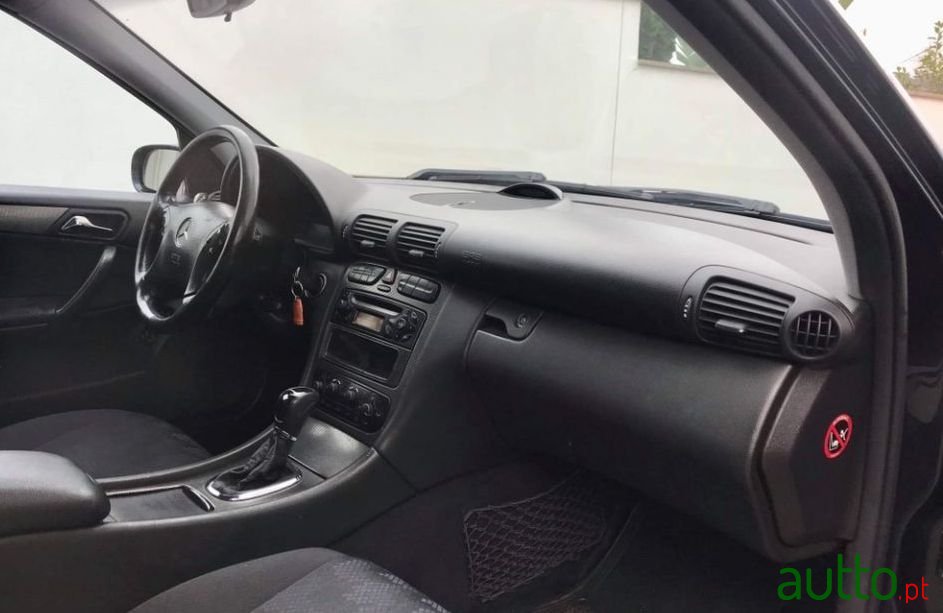 2003' Mercedes-Benz C-270 Avantgarde photo #2