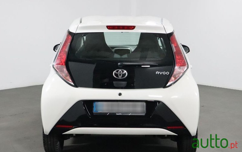 2015' Toyota Aygo 1.0 Plus photo #4