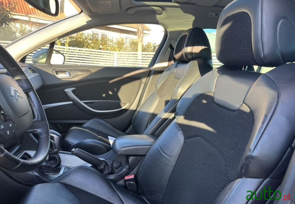 2011' Citroen C5 Break photo #5