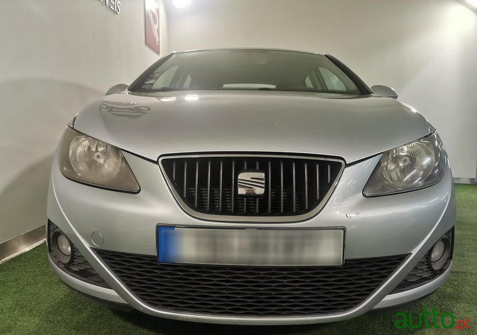 2010' SEAT Ibiza photo #2