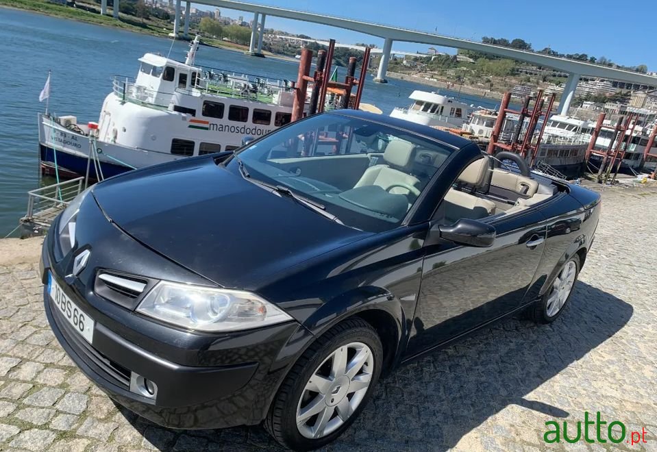 2006' Renault Megane photo #1