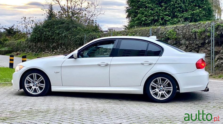 2009' BMW 318 photo #2