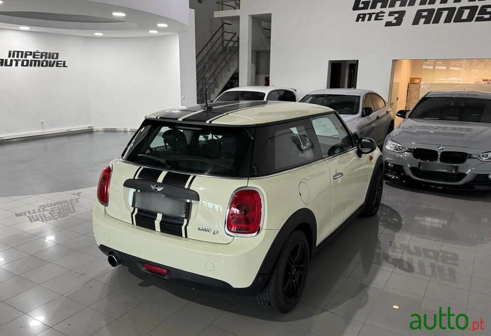 2015' MINI One D 3 Portas photo #6