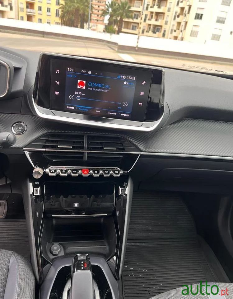 2020' Peugeot 2008 photo #5