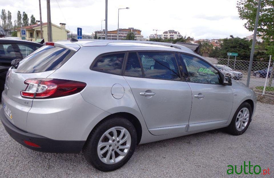 2013' Renault Megane Sport Tourer photo #2