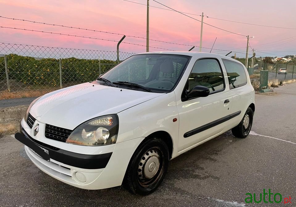 2002' Renault Clio photo #1