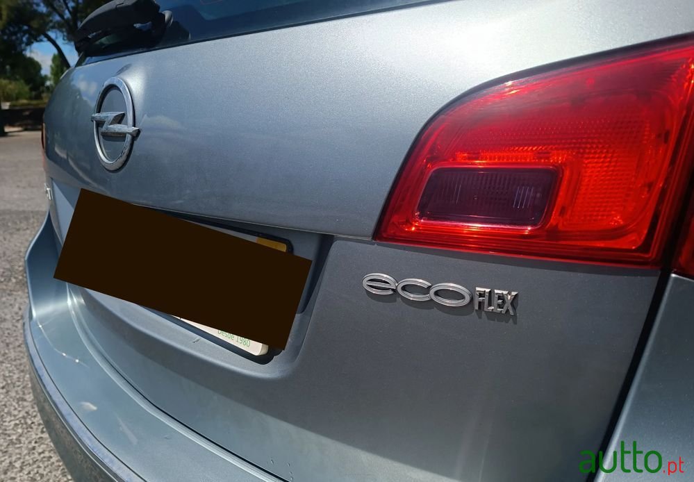 2014' Opel Astra Sports Tourer photo #4