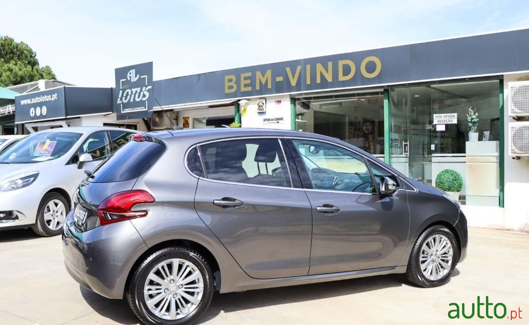2019' Peugeot 208 photo #6
