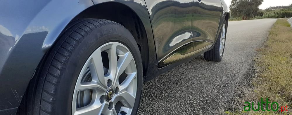 2019' Renault Clio photo #5