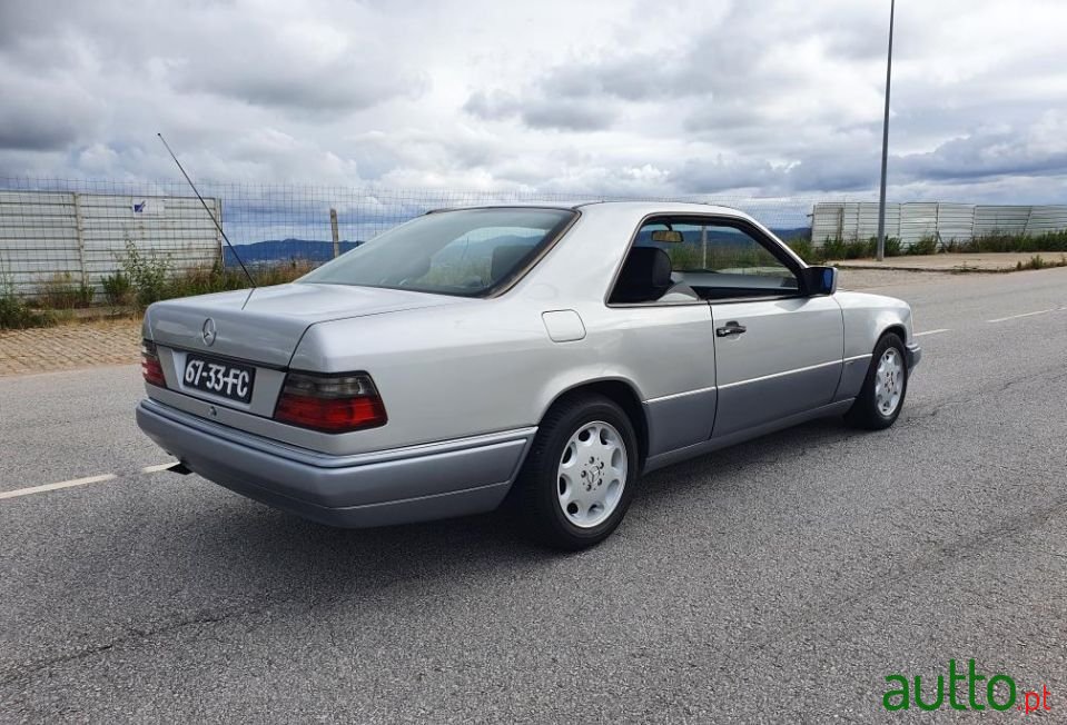 1995' Mercedes-Benz E-200 photo #3