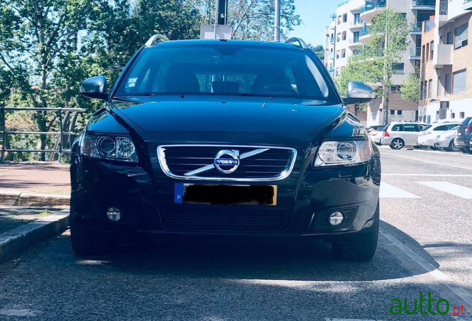 2011' Volvo V50 photo #3