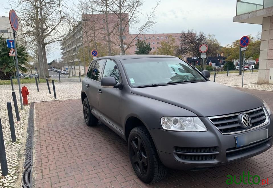 2004' Volkswagen Touareg photo #4