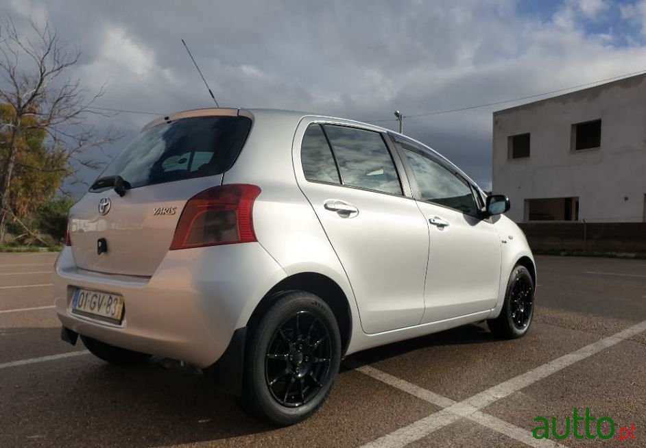 2008' Toyota Yaris photo #3