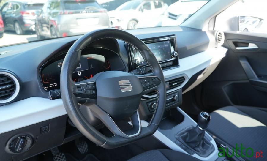 2023' SEAT Arona 1.0 Tsi Style photo #3