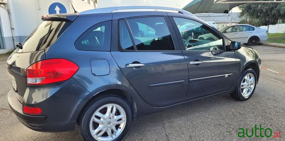 2008' Renault Clio Break photo #5