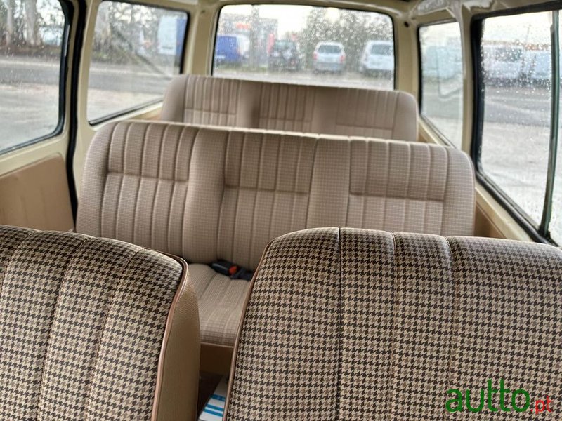 1984' Toyota HiAce photo #4