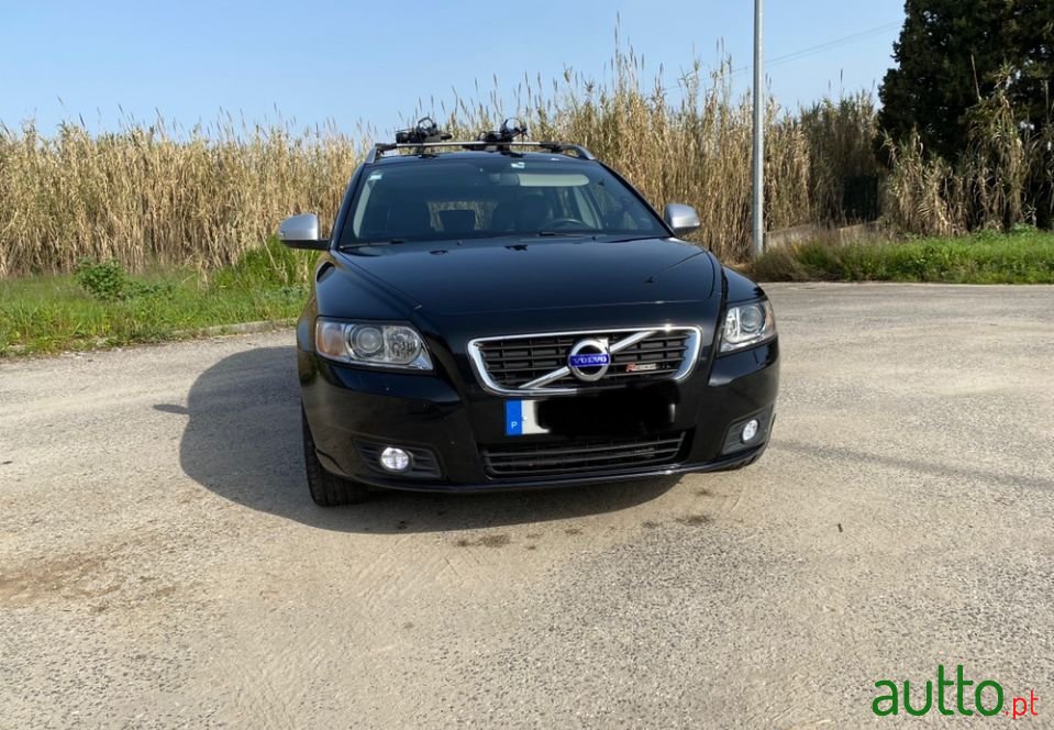 2012' Volvo V50 R Design photo #6