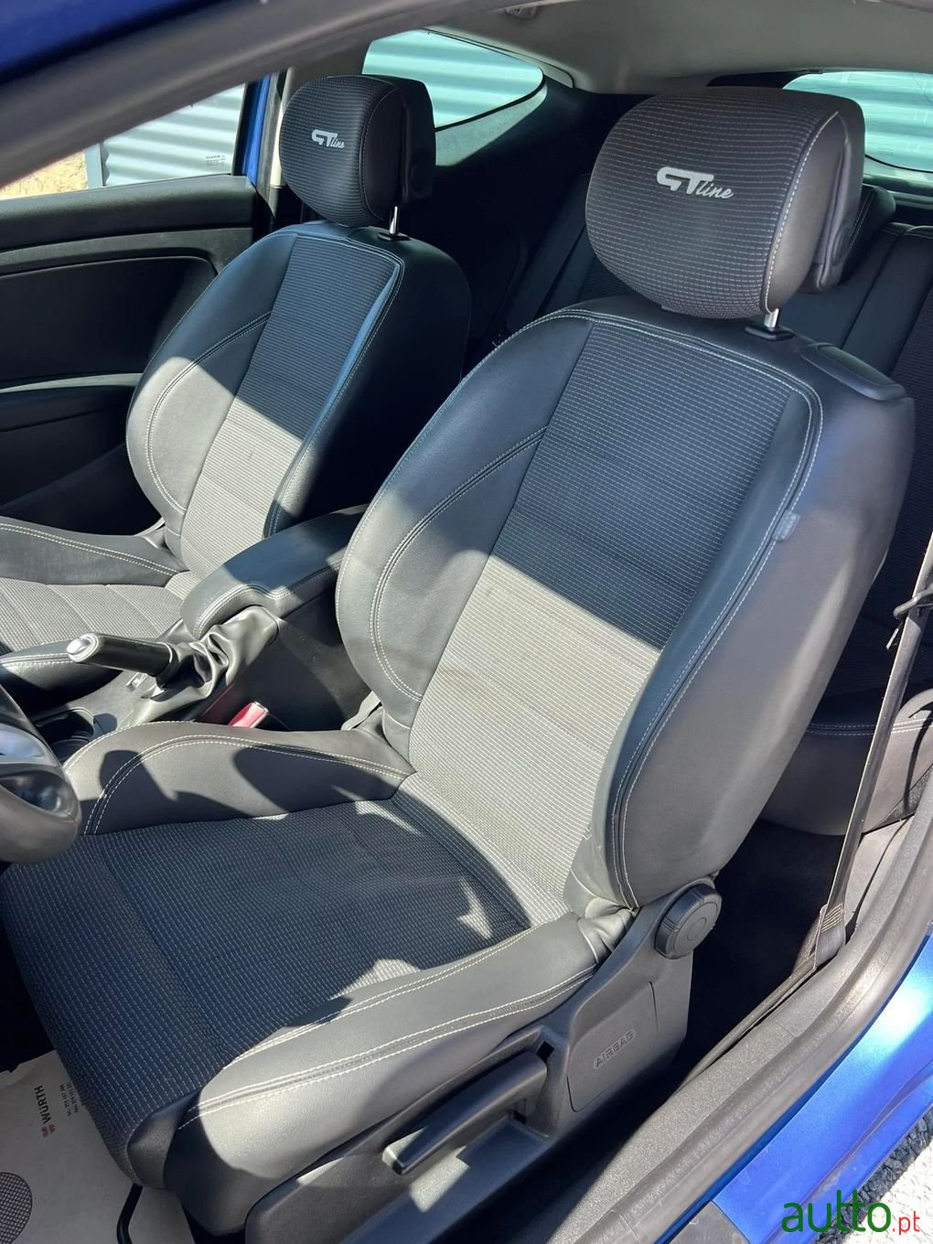 2011' Renault Megane Coupe photo #4