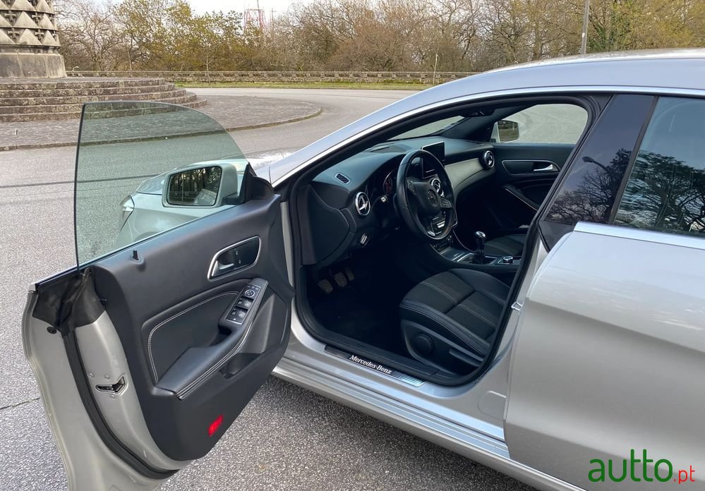 2017' Mercedes-Benz CLA 180 photo #5