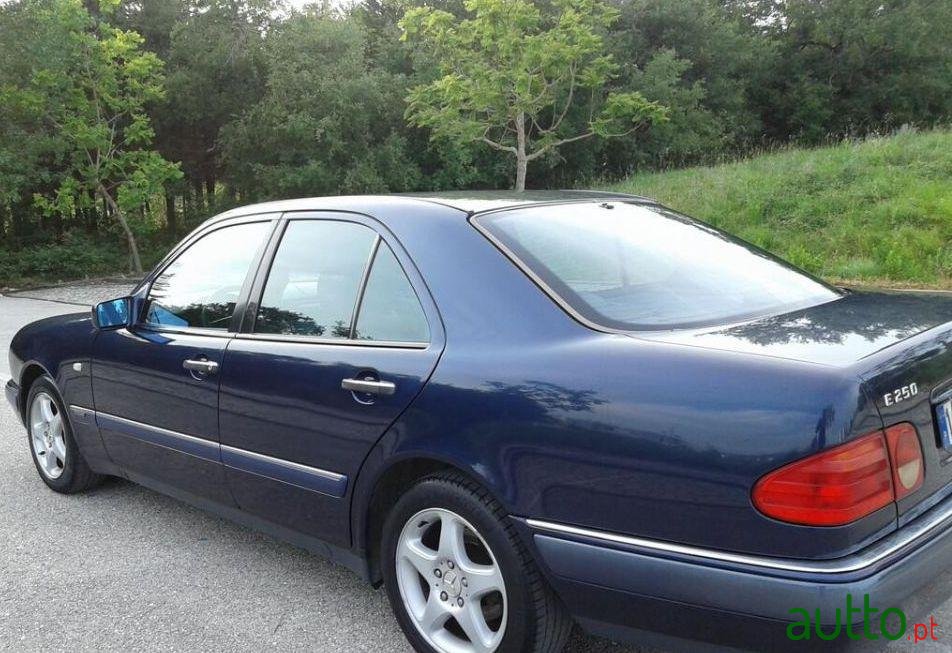 1998' Mercedes-Benz E-250 Td Classic photo #1