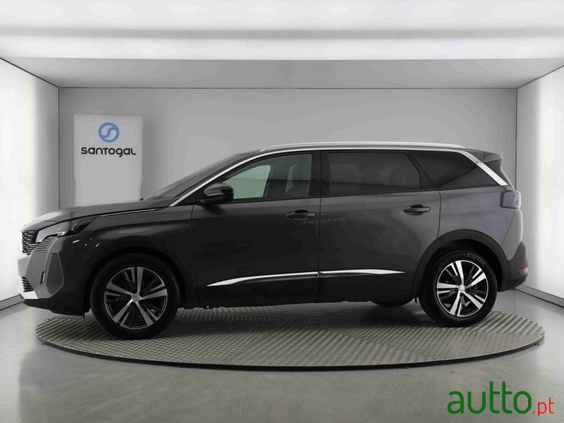 2024' Peugeot 5008 photo #2