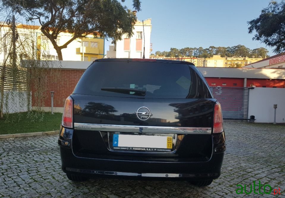 2009' Opel Astra Caravan photo #2