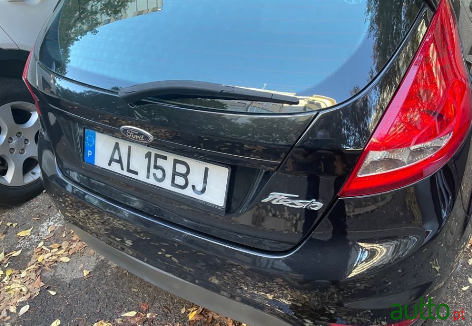 2012' Ford Fiesta photo #2