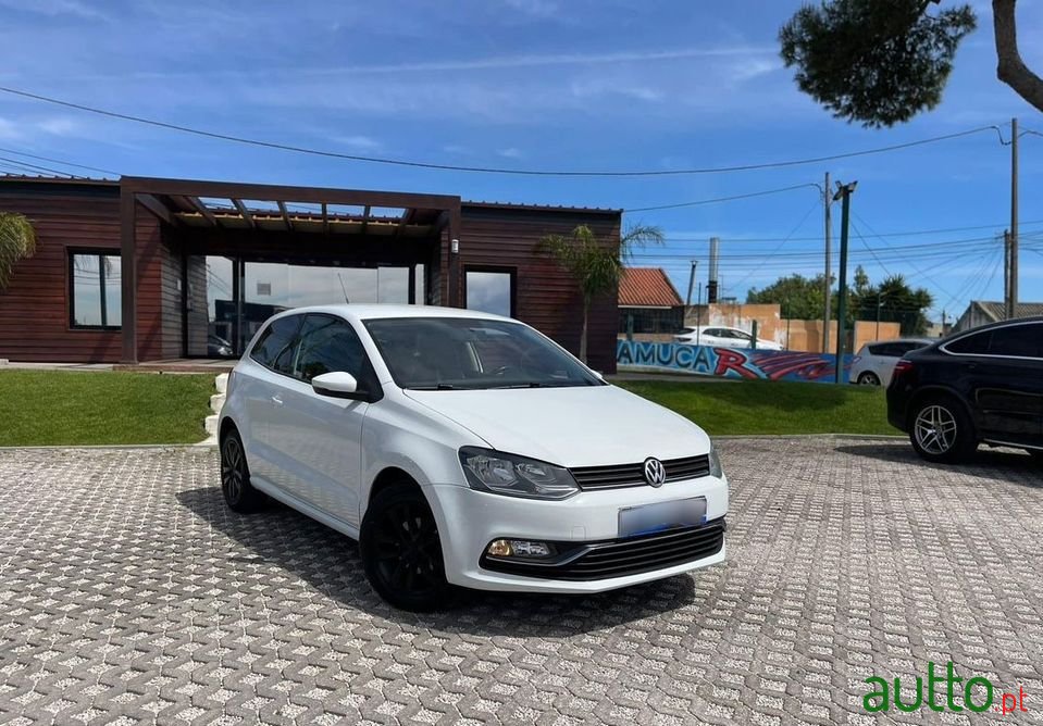 2014' Volkswagen Polo photo #2