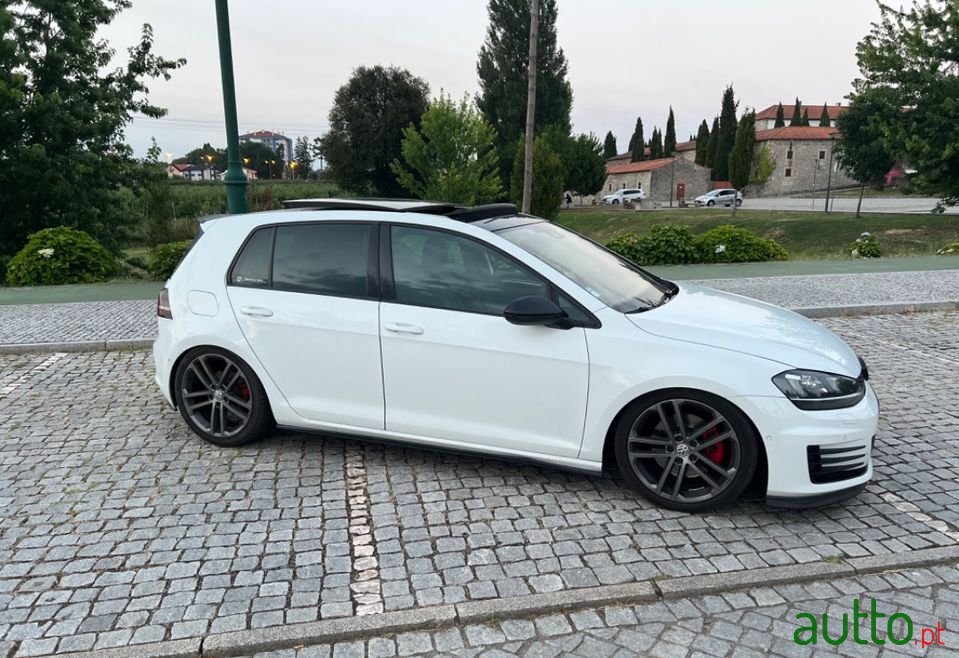 2013' Volkswagen Golf photo #2