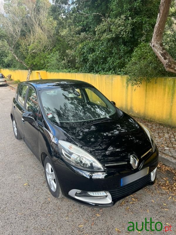 2013' Renault Scenic photo #1