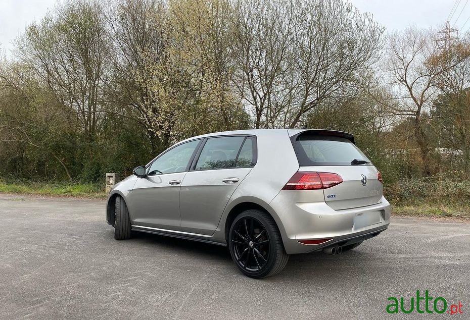 2015' Volkswagen Golf photo #2