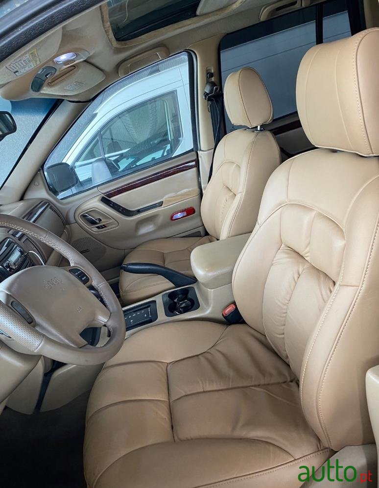 2017' Jeep Grand Cherokee photo #6