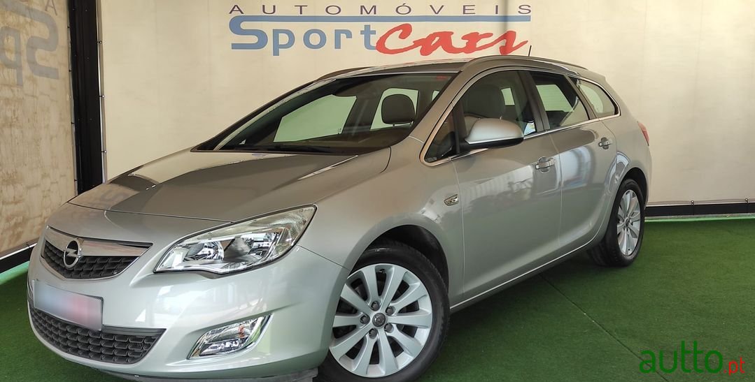 2012' Opel Astra Sports Tourer photo #1