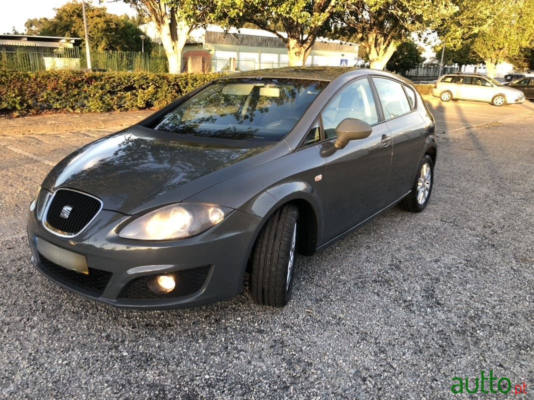 2009' SEAT Leon photo #1